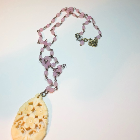 Faux bone necklace - Picture 9 of 11